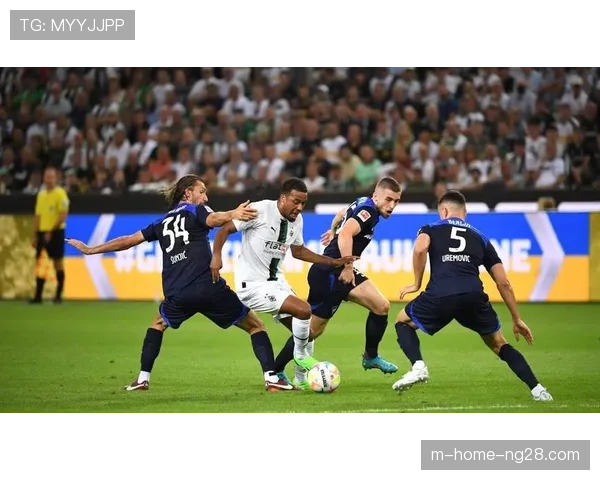 斯图加特进攻组织：米洛特与菲里希的边路内切与传中配合